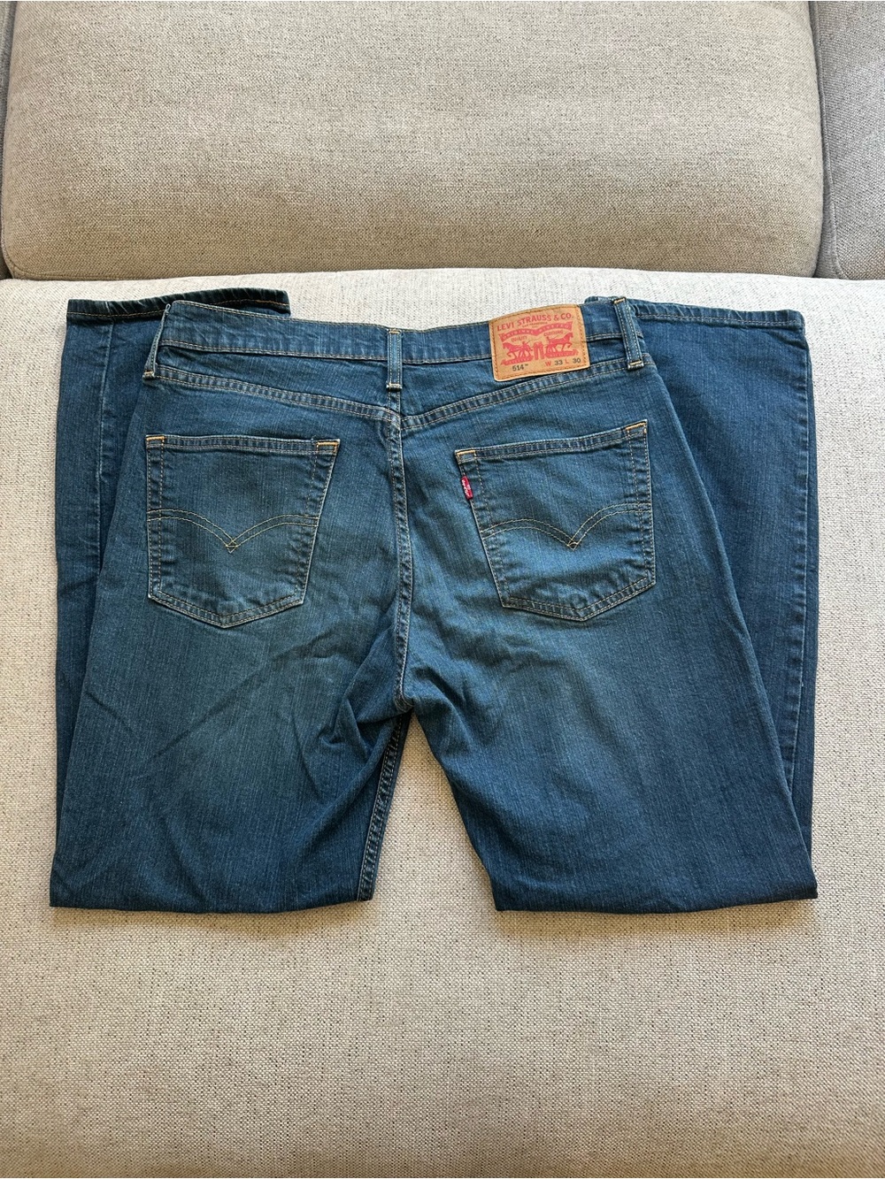 Levi's 514 Straight Fit Medium Wash Denim Jeans Men’s 33” x 30”